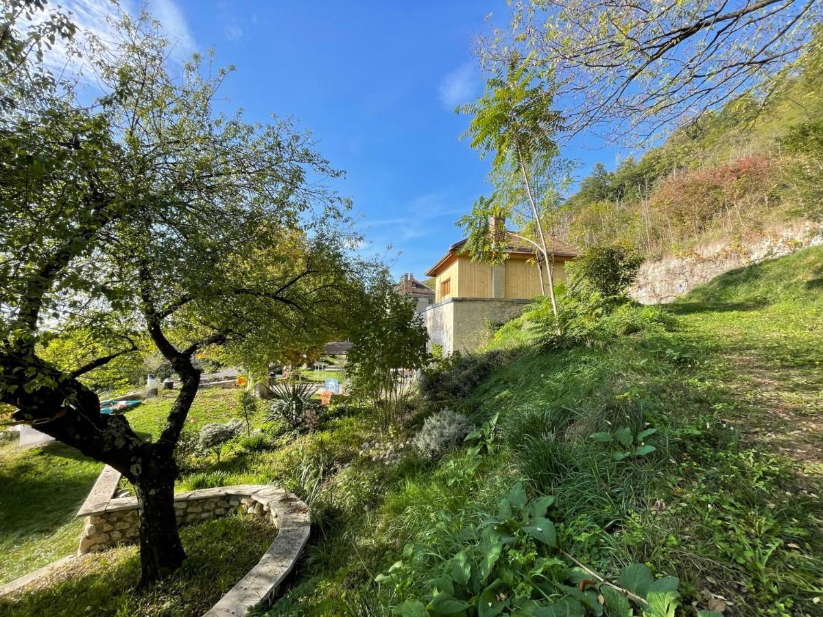 Jolie Cabane Avec Jacuzzi Pour Les Amoureux De La Nature Tullins Eksteriør bilde