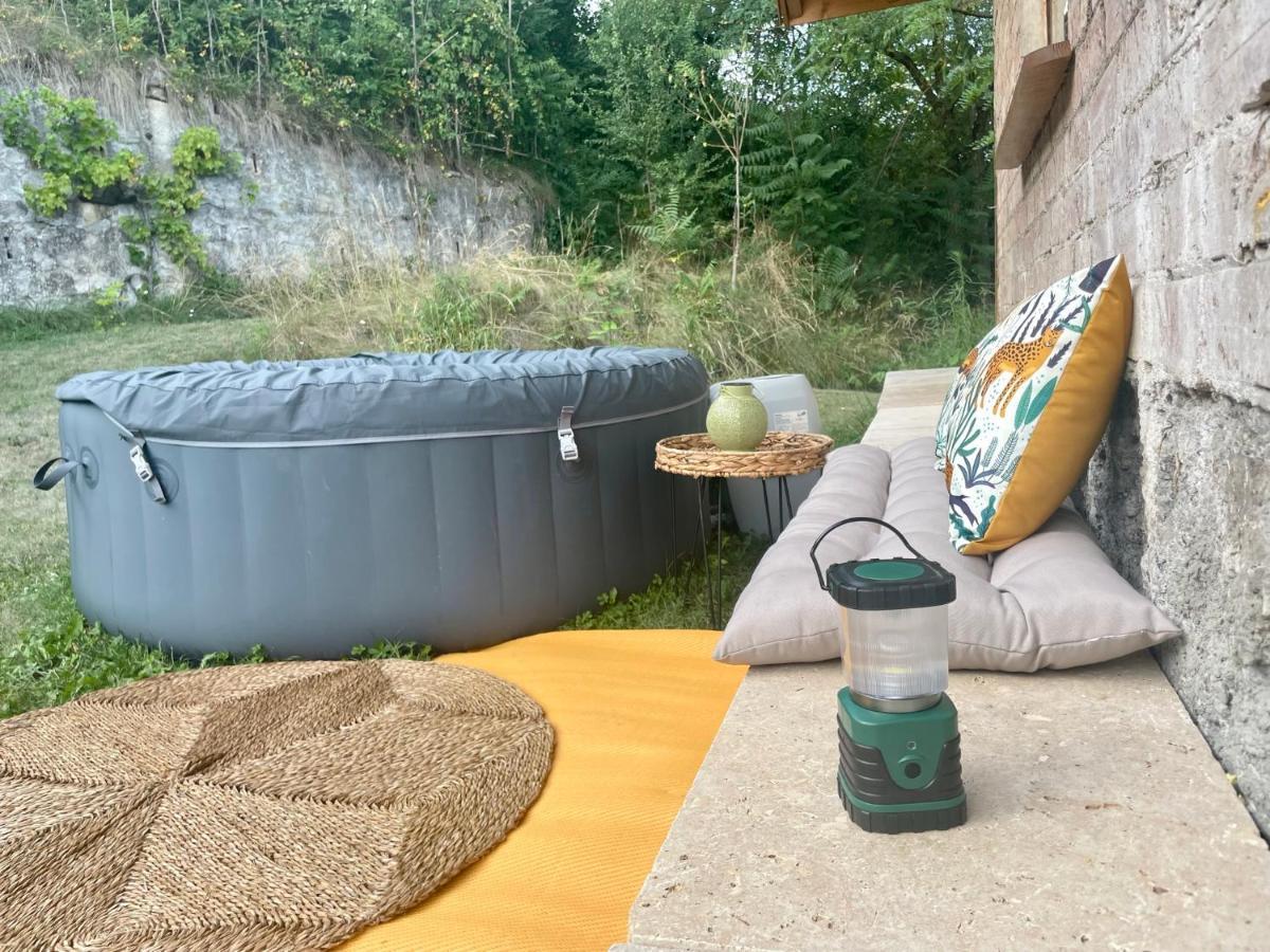 Jolie Cabane Avec Jacuzzi Pour Les Amoureux De La Nature Tullins Eksteriør bilde