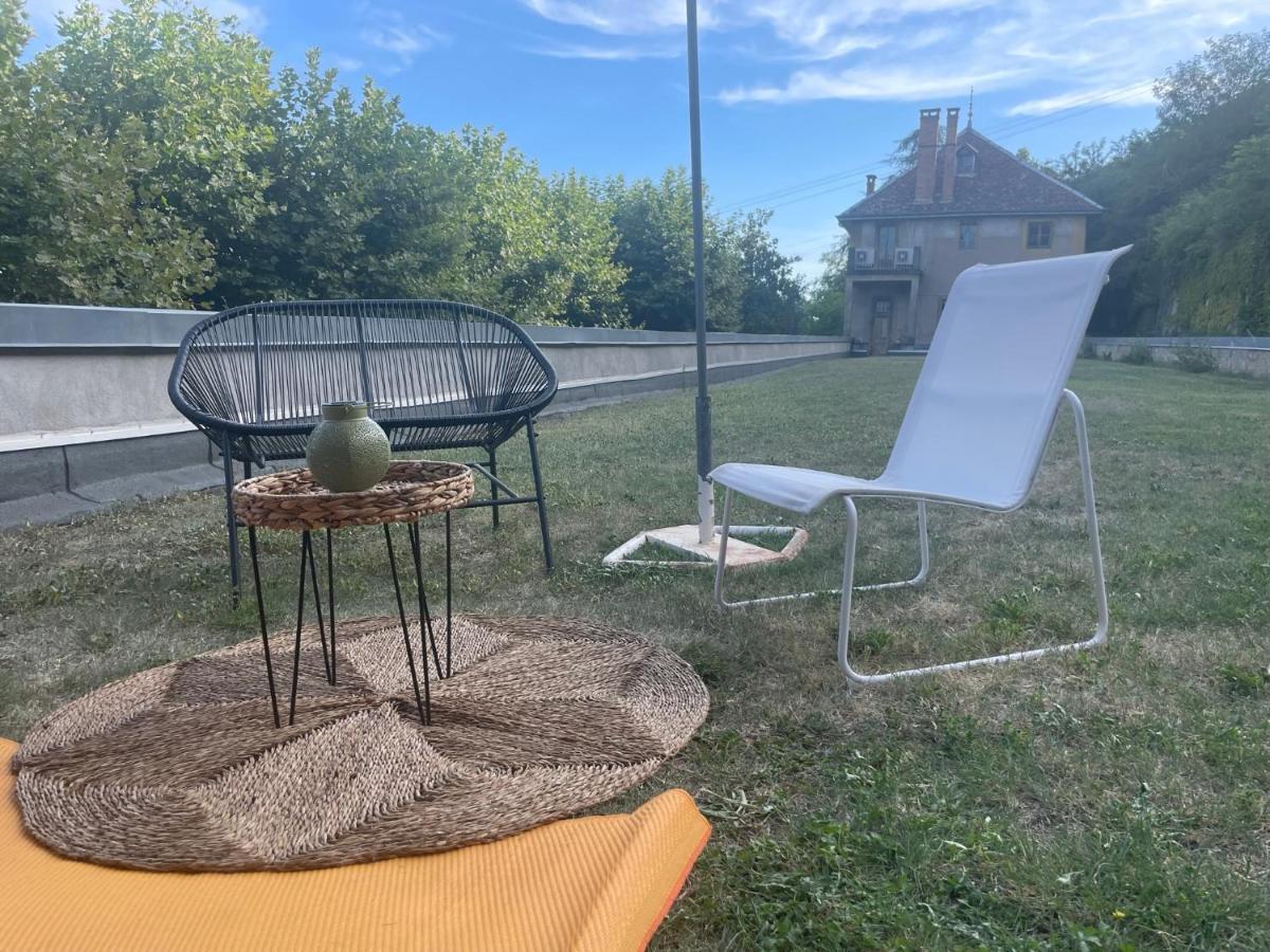 Jolie Cabane Avec Jacuzzi Pour Les Amoureux De La Nature Tullins Eksteriør bilde