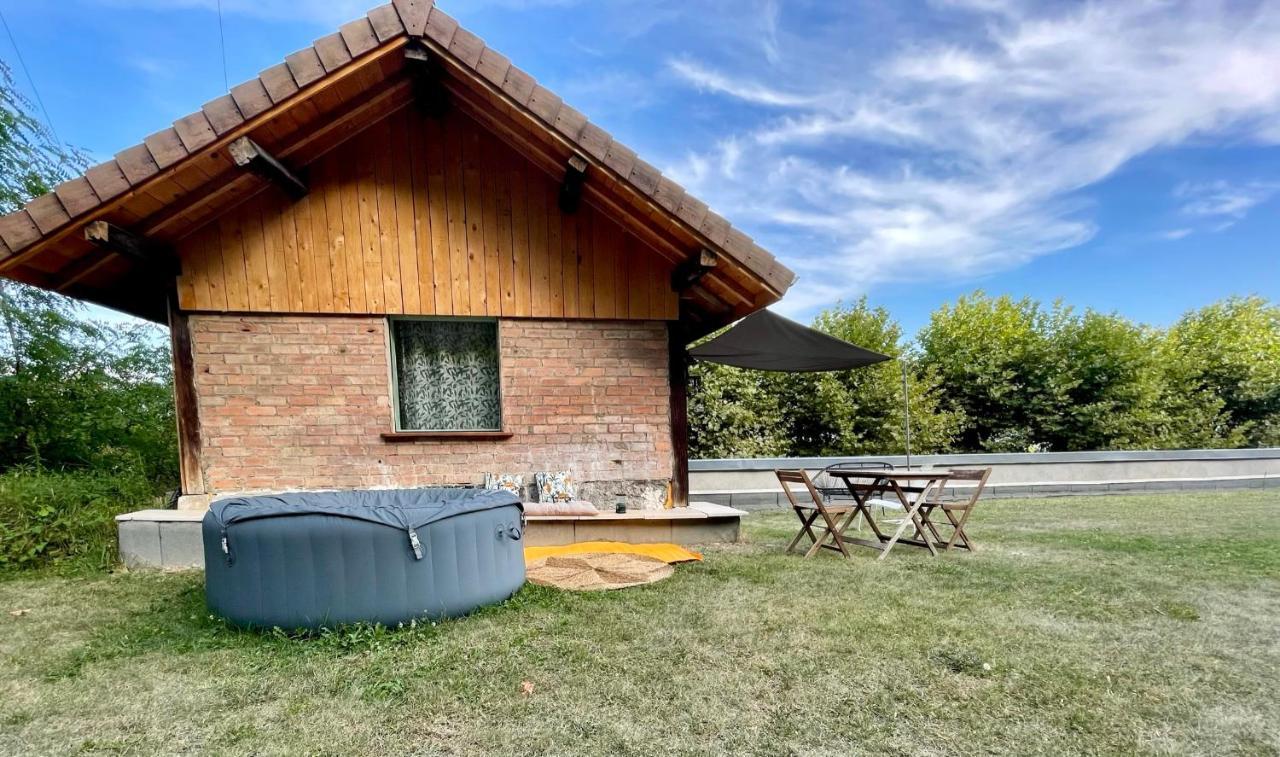 Jolie Cabane Avec Jacuzzi Pour Les Amoureux De La Nature Tullins Eksteriør bilde